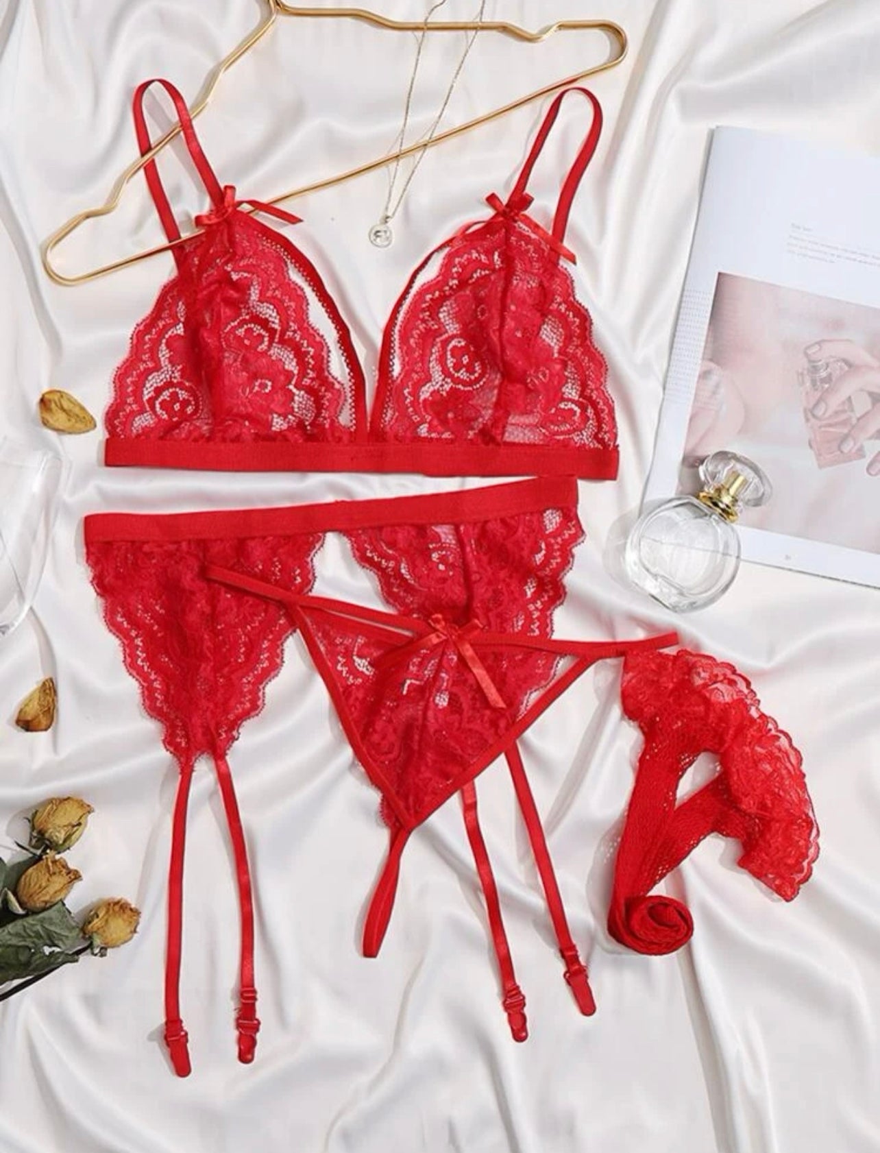 Liguero rojo con medias Anika
