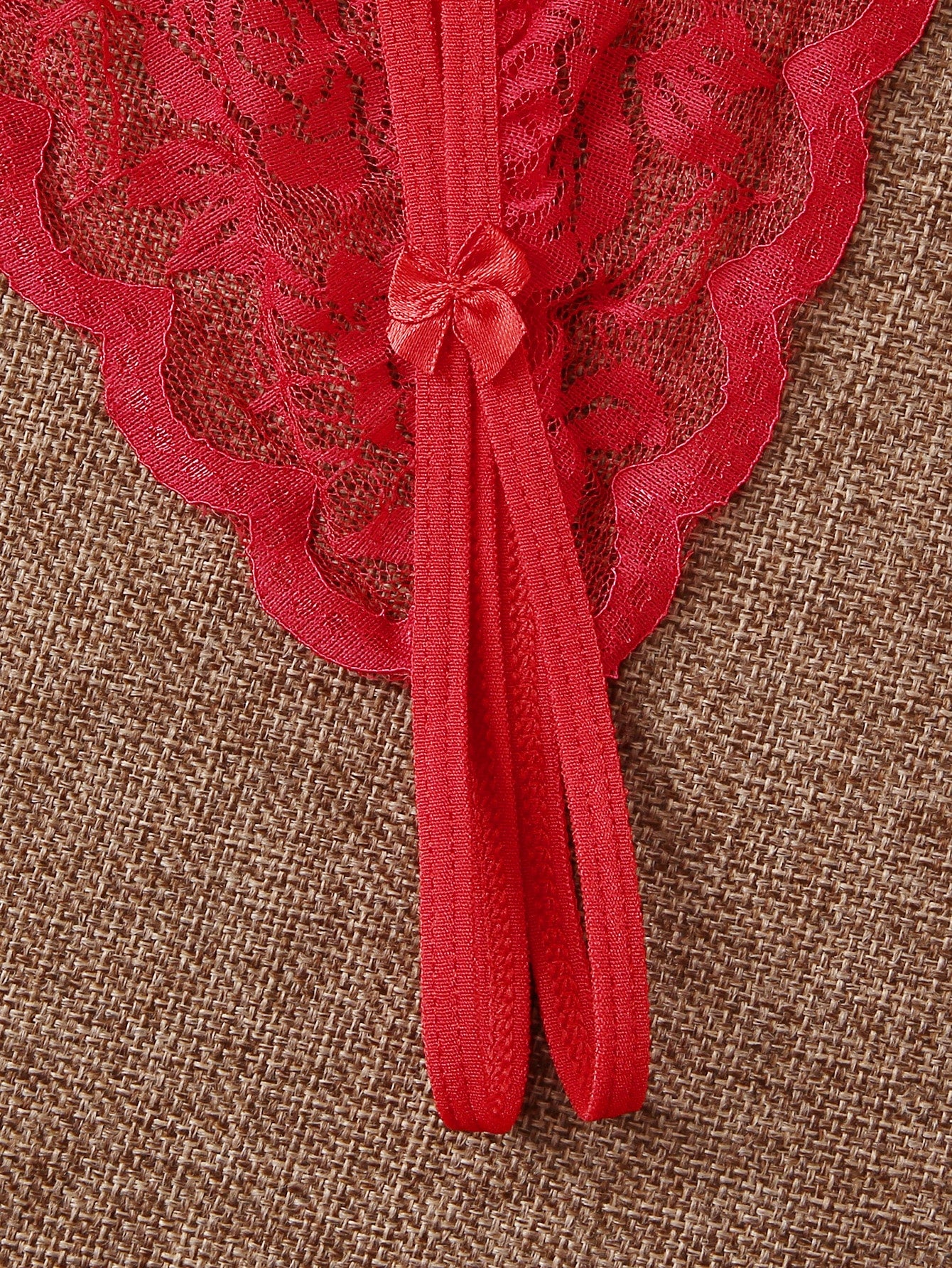 Tanga con encaje floral sin entrepierna (Personalizada)