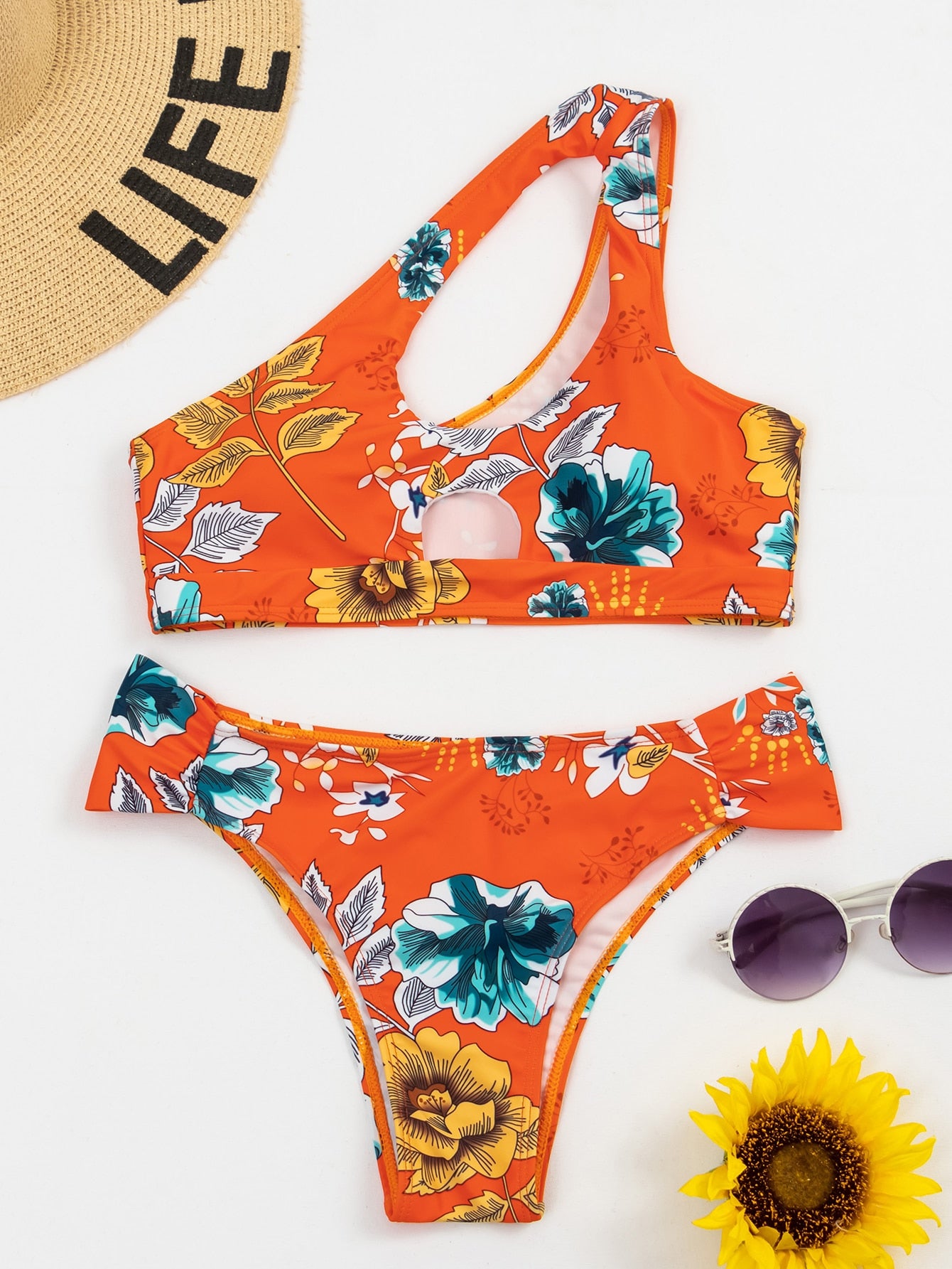 Bikini de un hombro con abertura floral