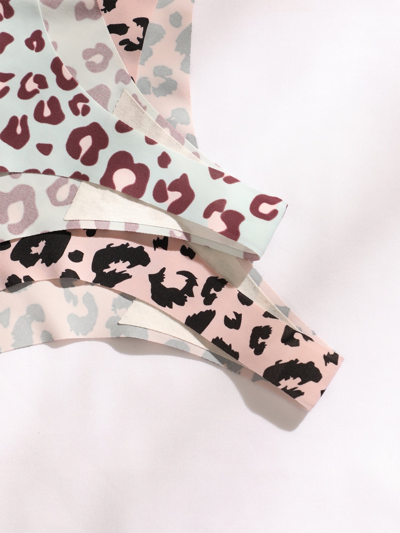 Tangas estampadas de leopardo invisibles