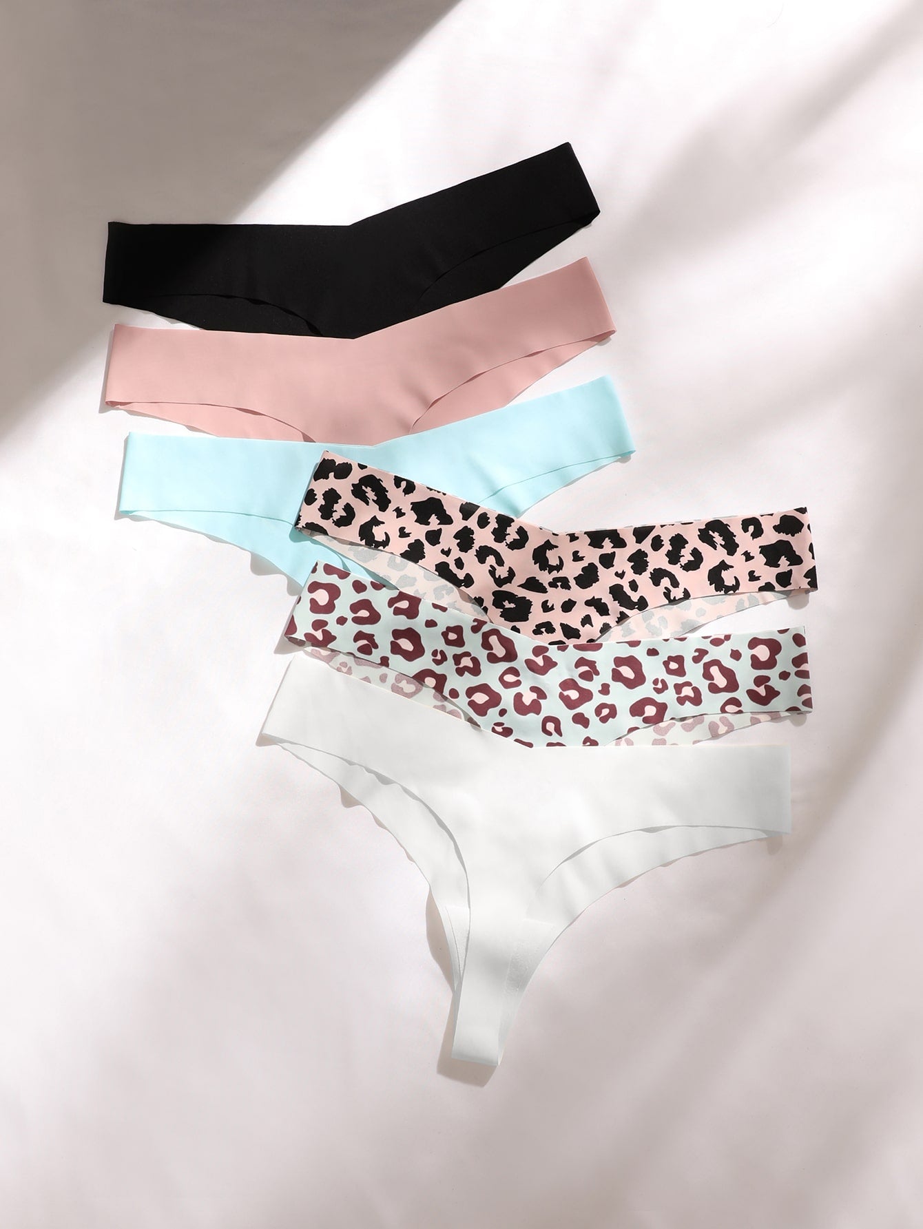 Tangas estampadas de leopardo invisibles