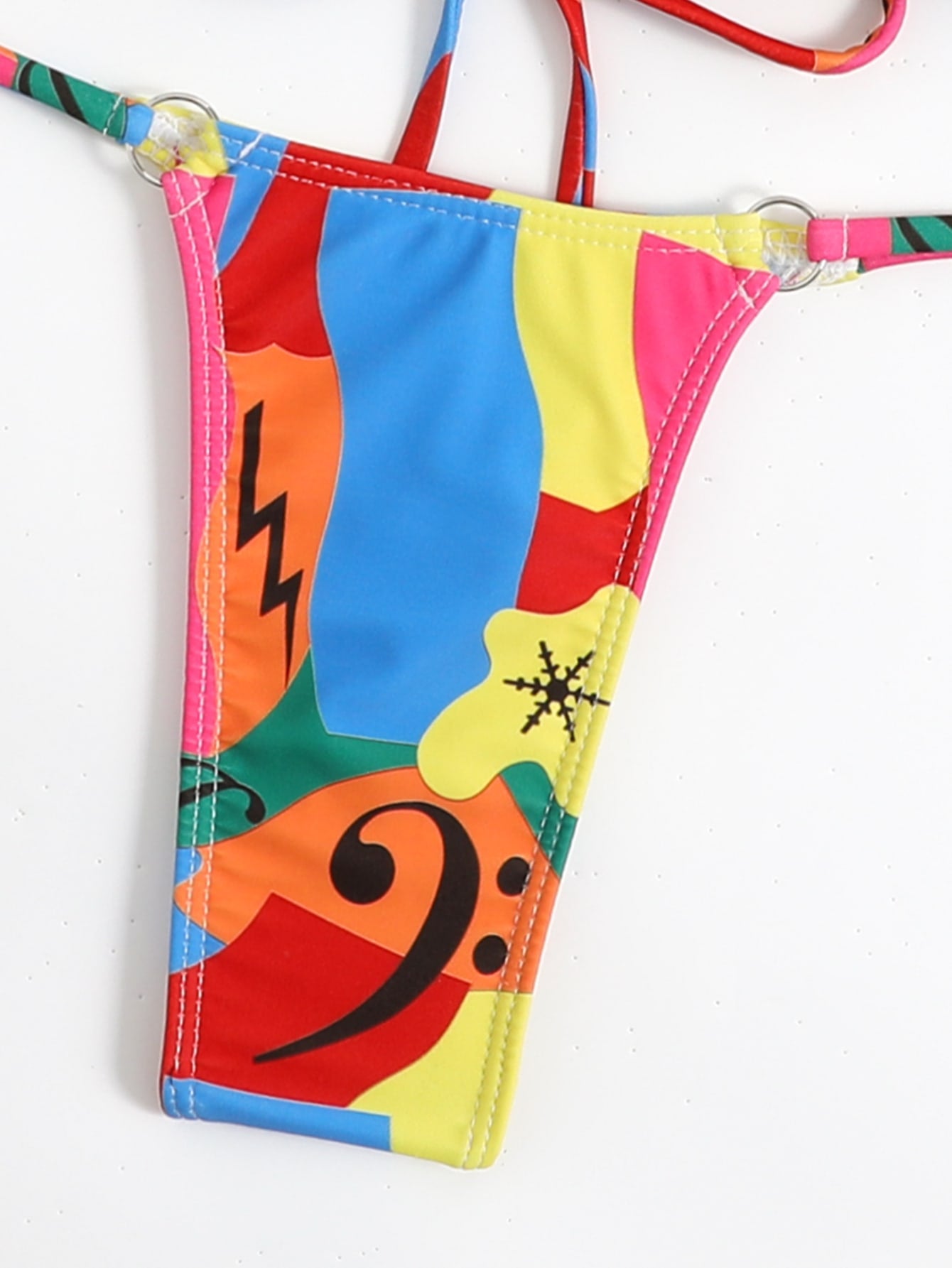 Bikini con tanga triángulo con estampado desigual