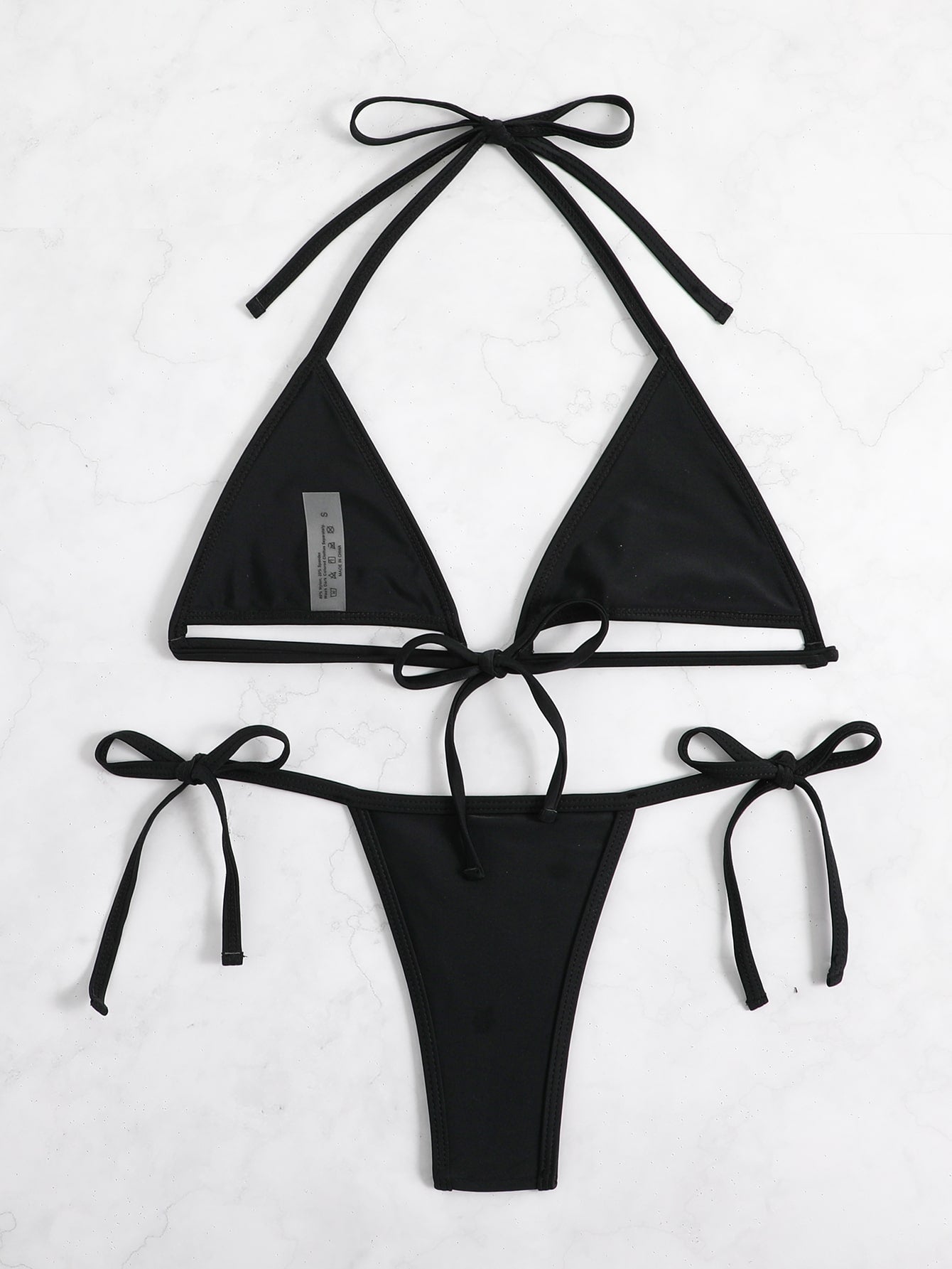 Bikini tanga triángulo con abertura color negro