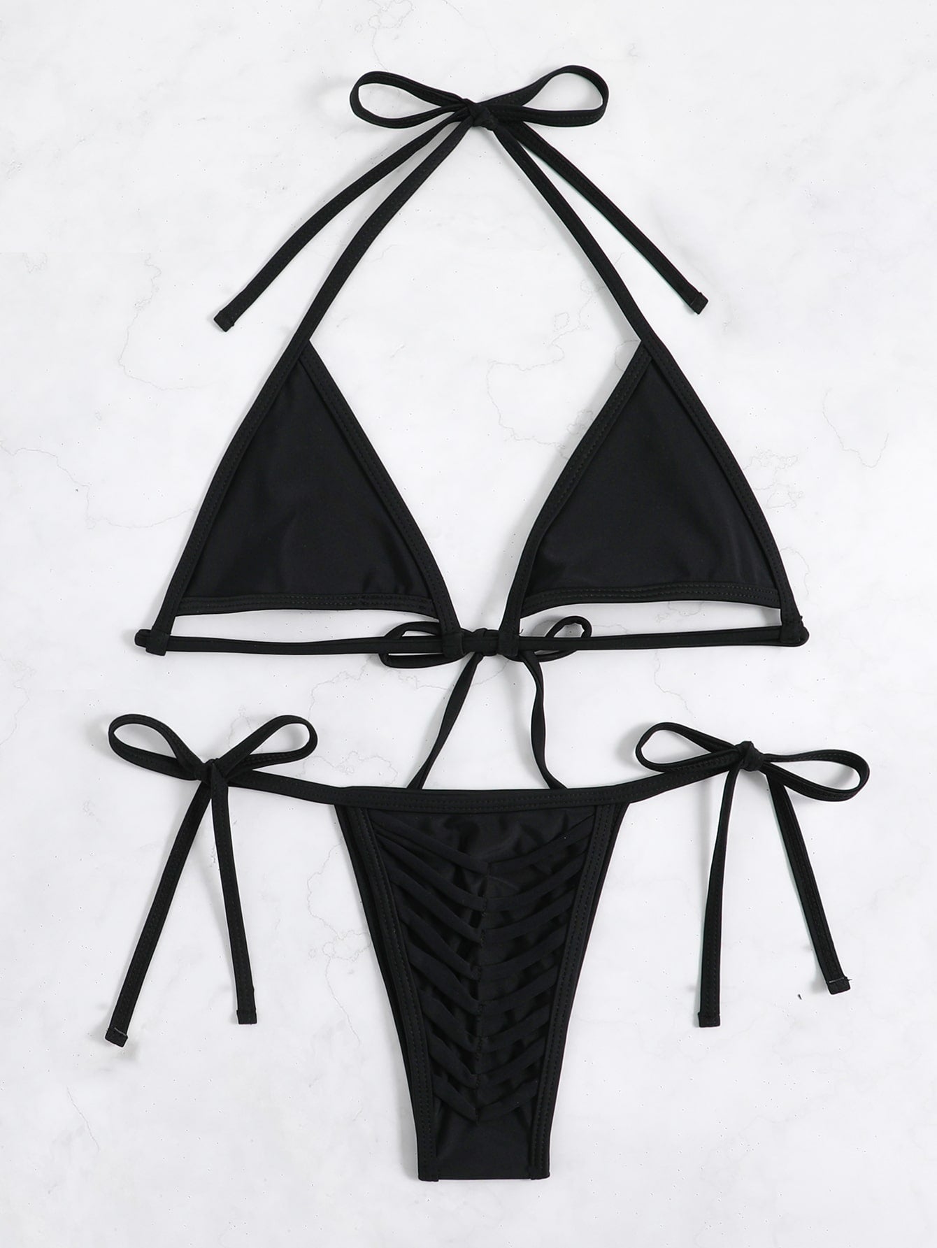 Bikini tanga triángulo con abertura color negro