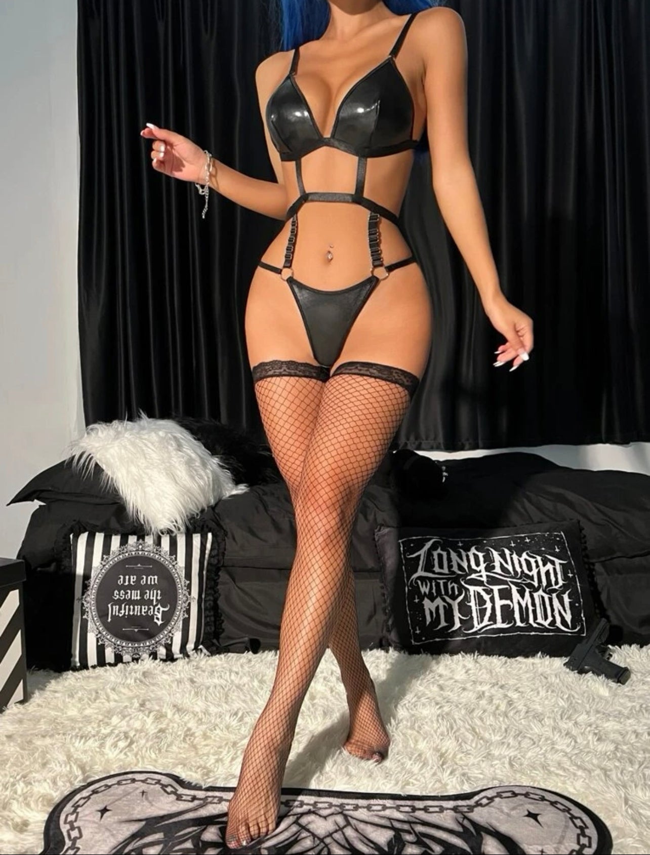 Set de liguero Corina negro con medias (Personalizado)