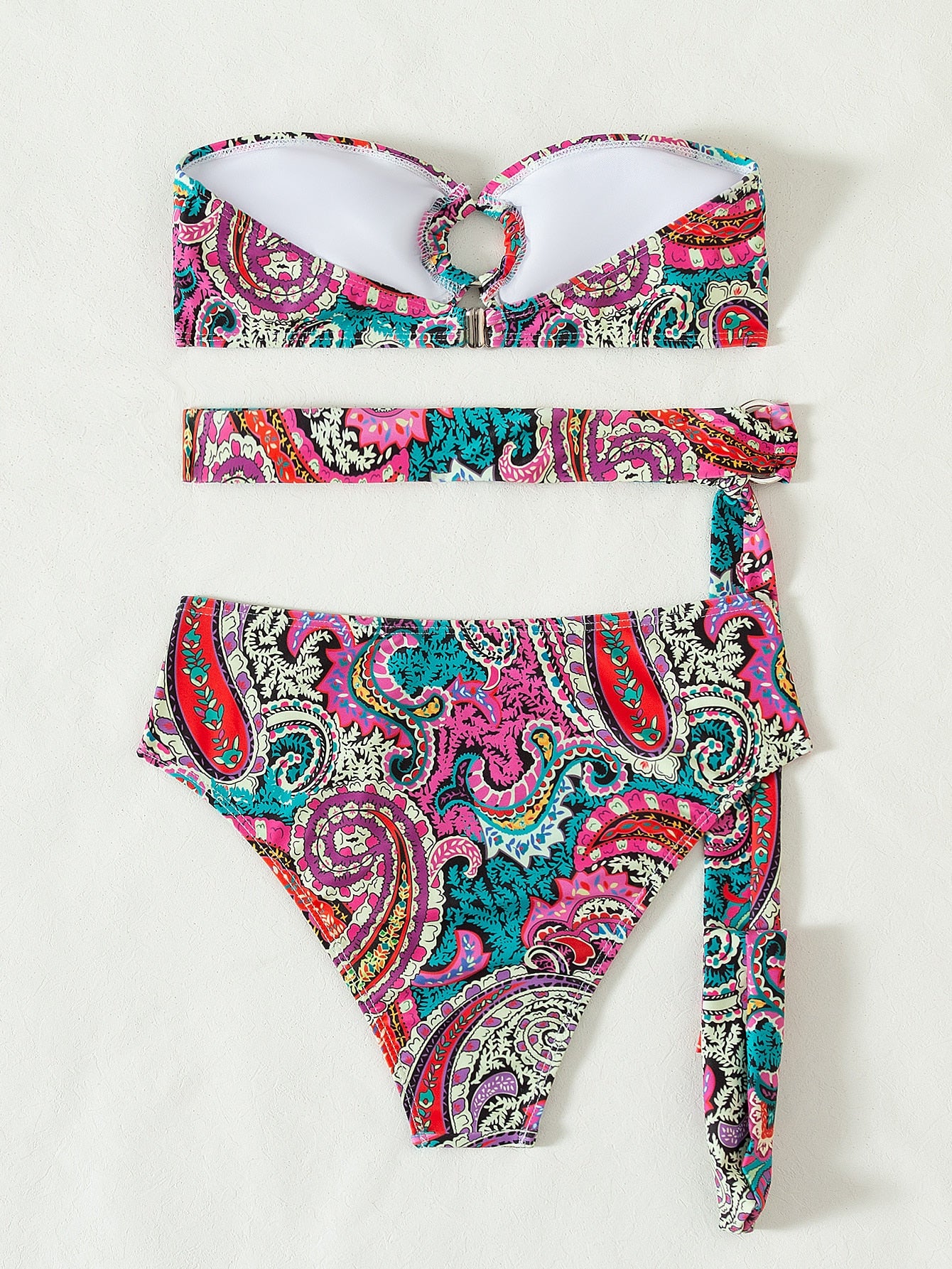 Bikini con estampado de paisley vinculado con aro