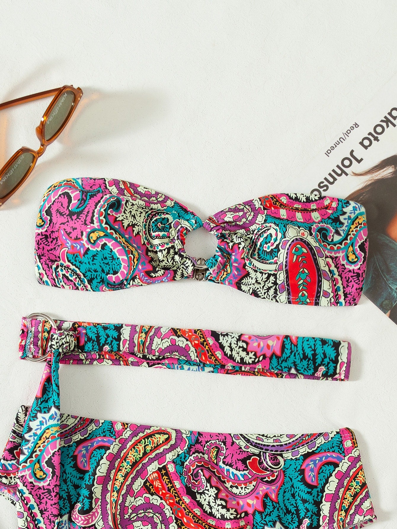 Bikini con estampado de paisley vinculado con aro