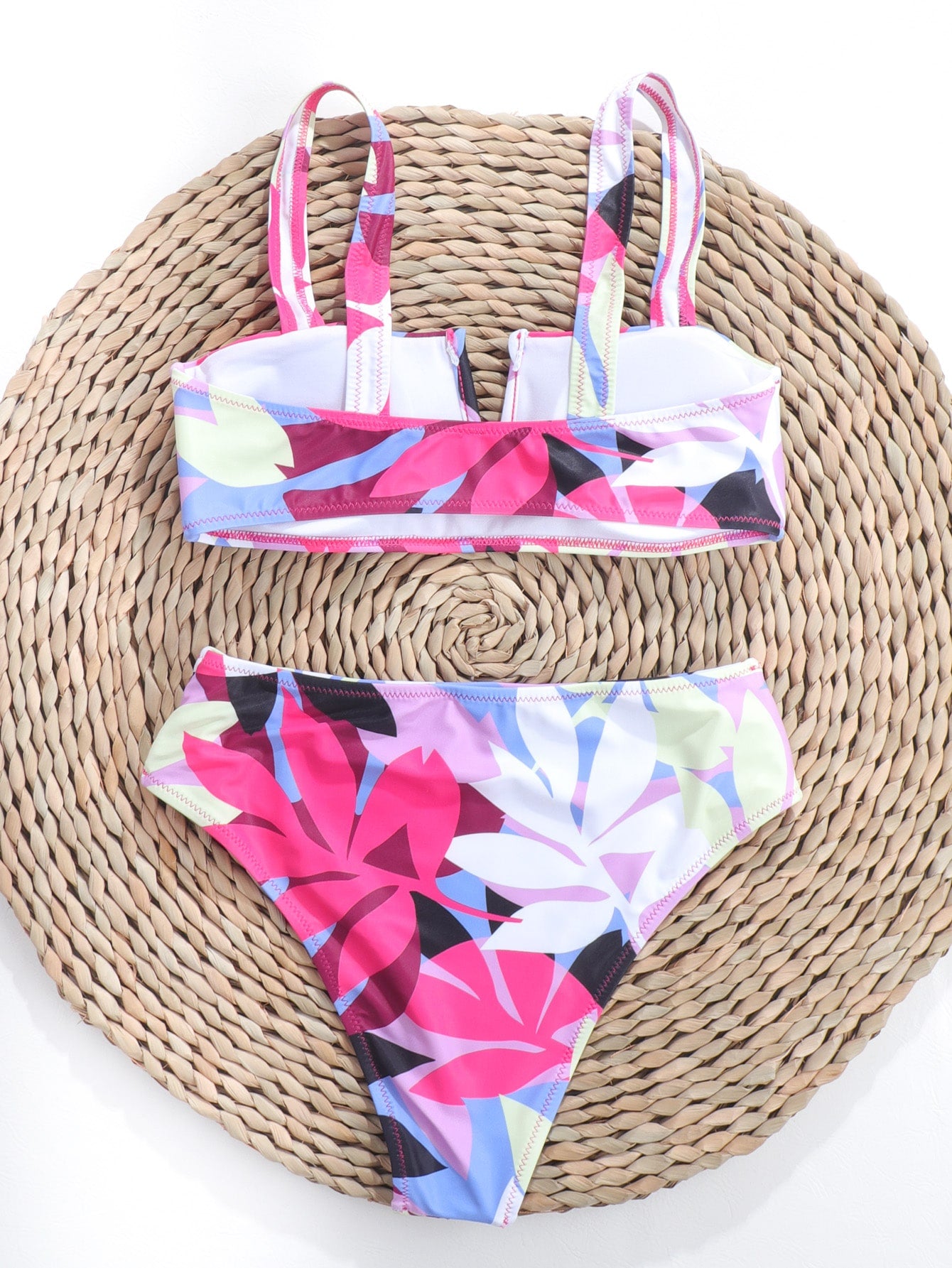 Bikini con estampado de planta corte V