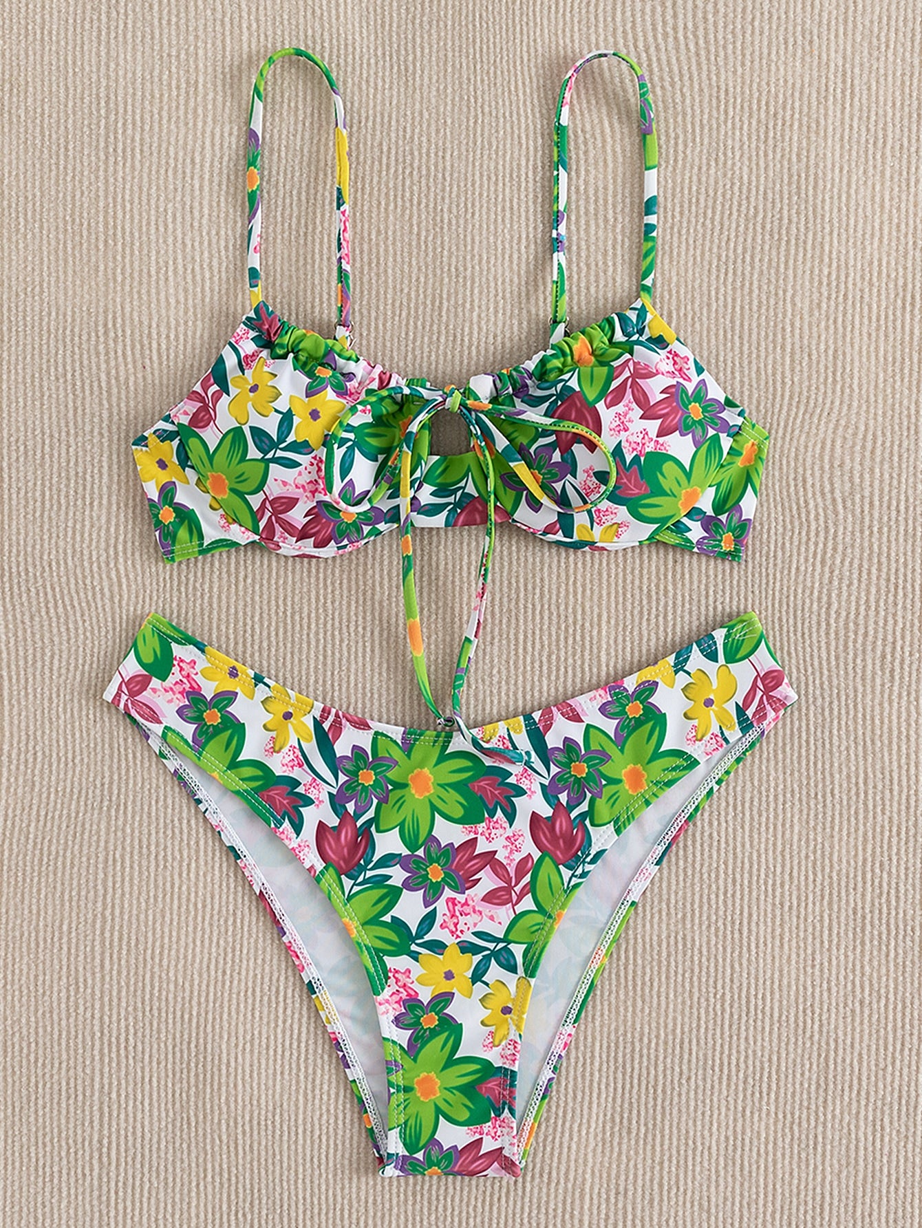 Bikini con aro floral con cordón delantero