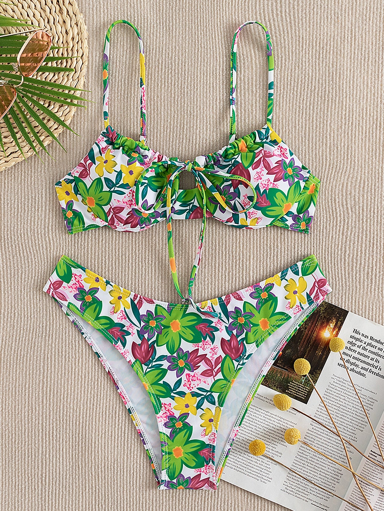 Bikini con aro floral con cordón delantero